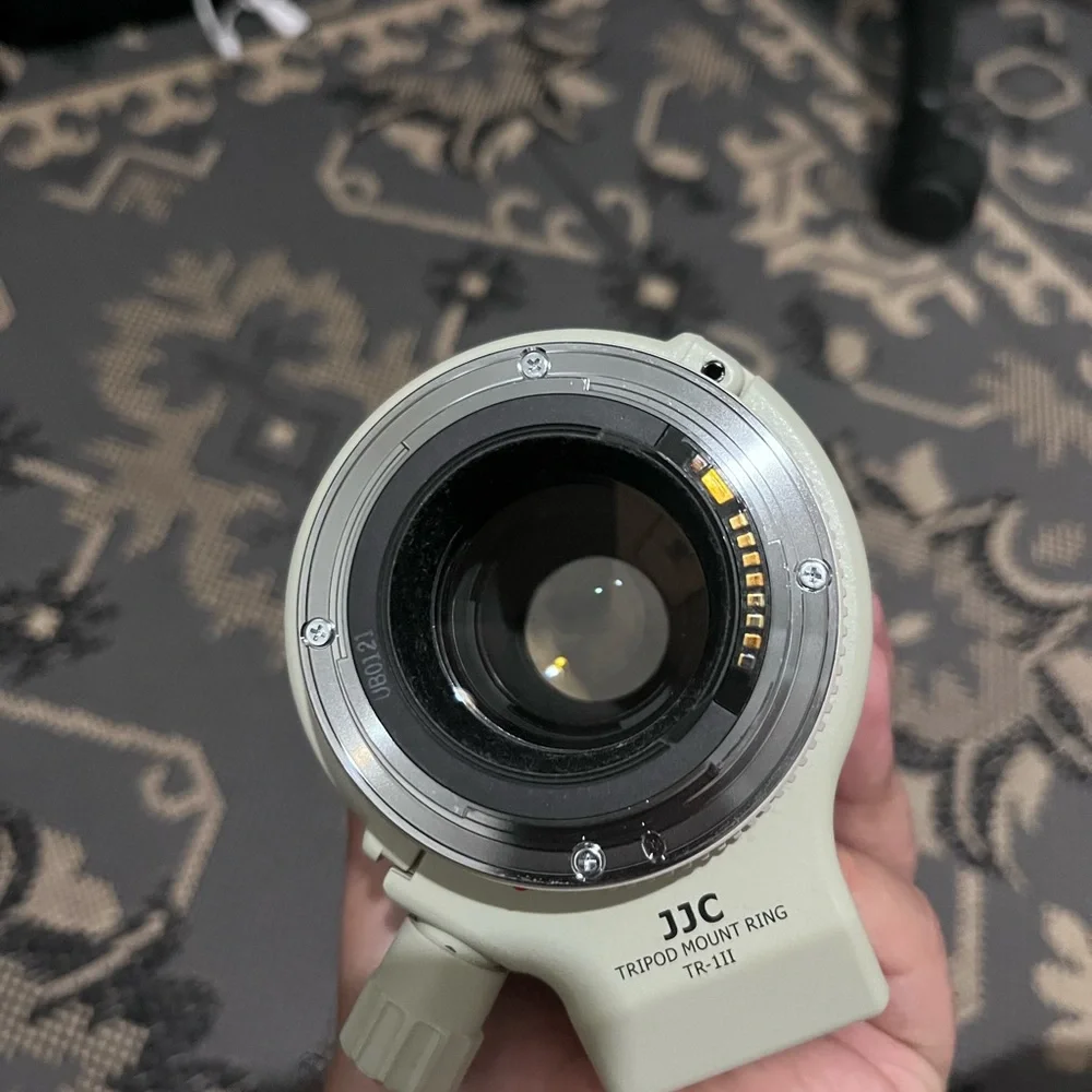 Canon 70-200 F4 L USM with lens hood and tripod mount Only Local Pickup (07055)